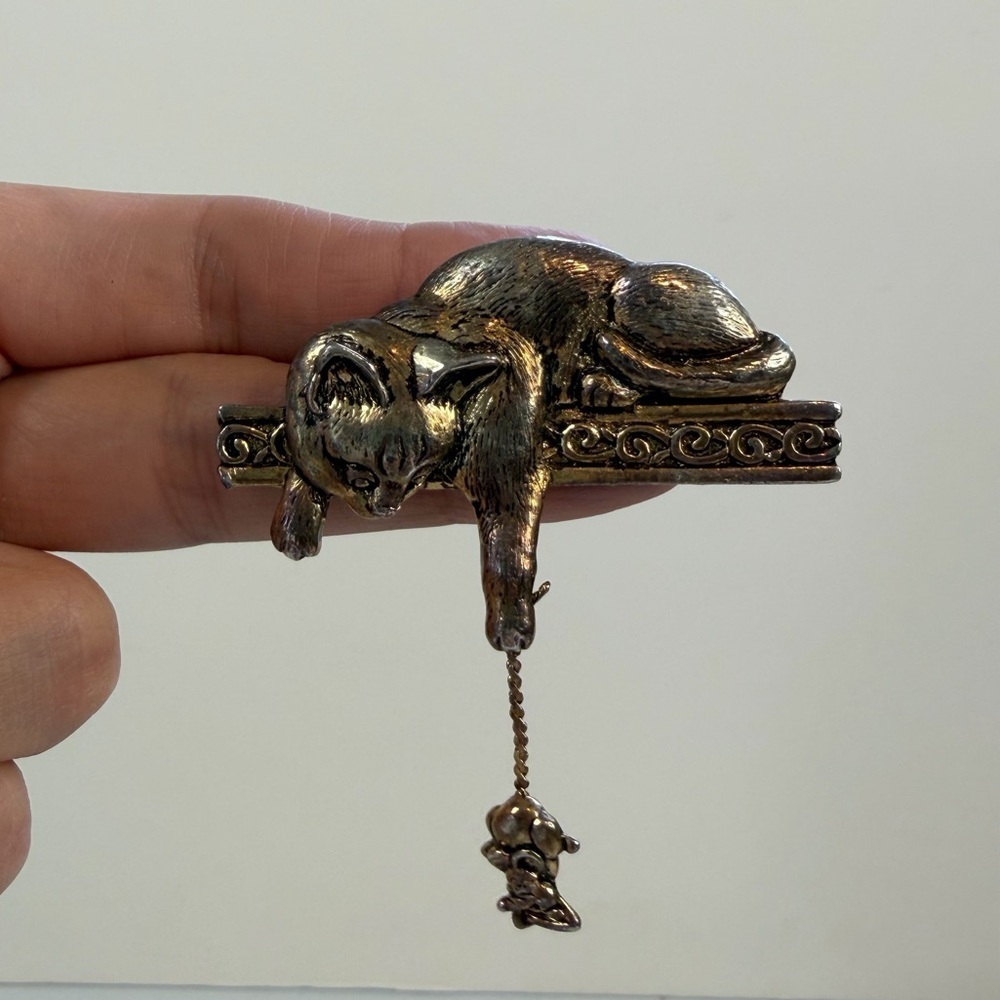 Vintage JJ Cat Lady Dangling Mouse Whimsical Brass Tone Pin Brooch Eclectic